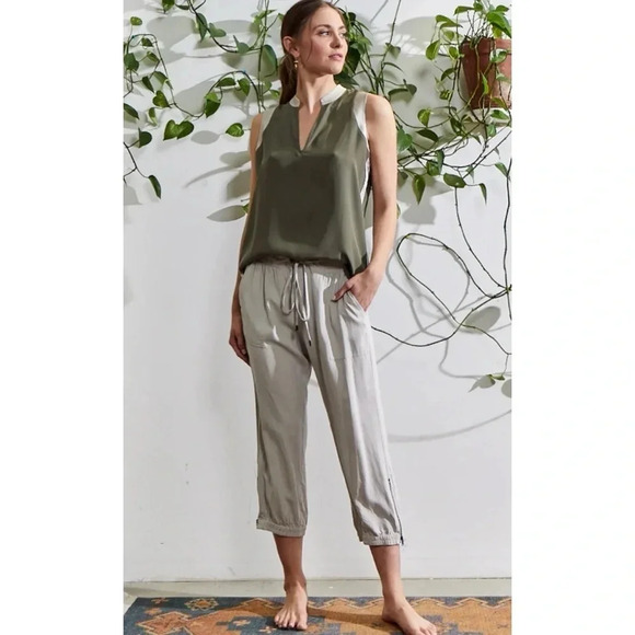 Go by GoSilk Tan ICONIC Go Parachute Capri Jogger 100% Silk Pants Size Small - Picture 1 of 11